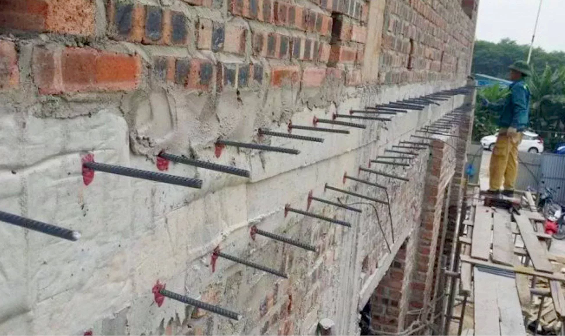 Những lưu ý quan trọng khi sử dụng hóa chất cấy thép