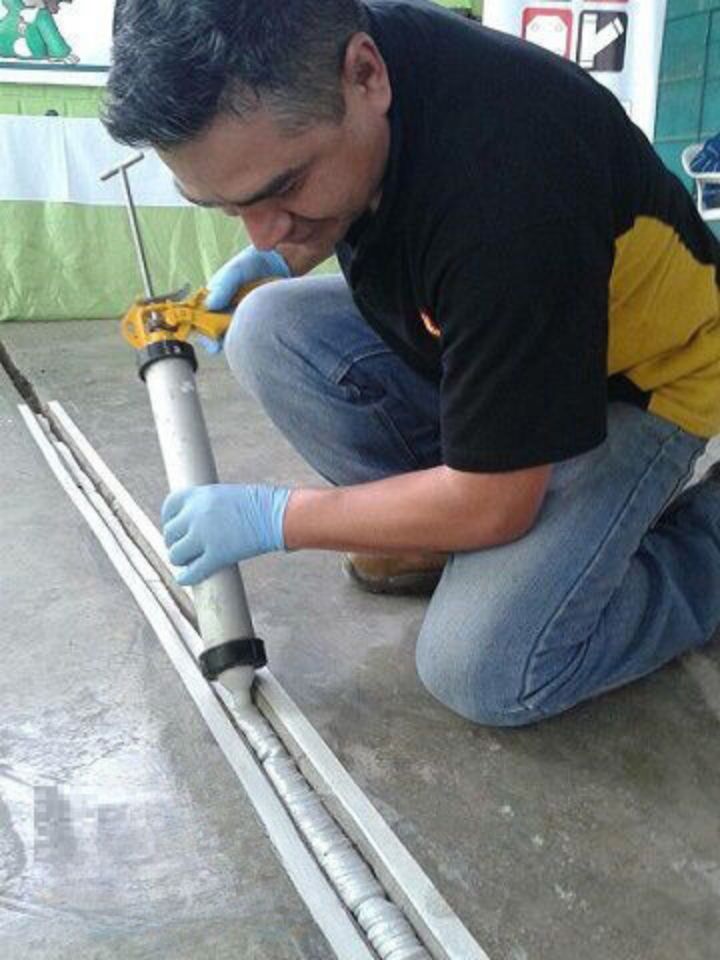 súng bắn keo sikaflex