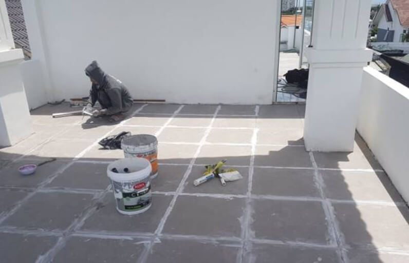 Thi công gạch men chống thấm