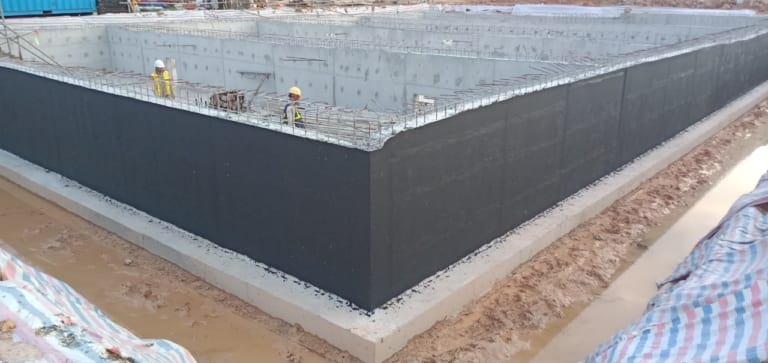 Thi công màng chống thấm Helken có dễ không?