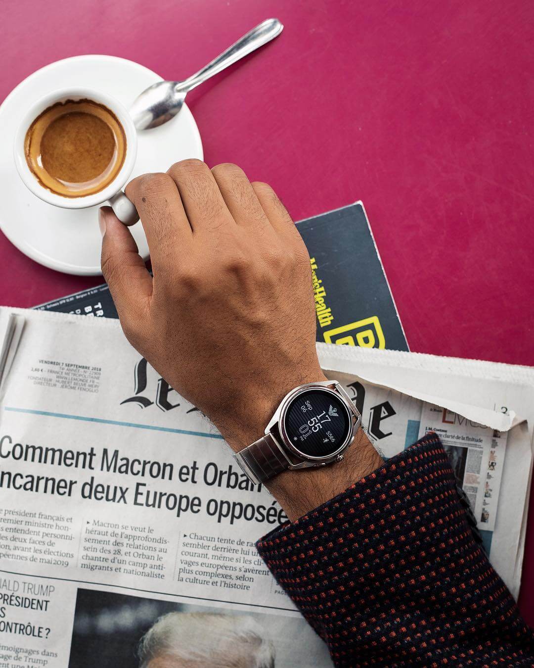 đồng hồ thông minh Emporio Armani