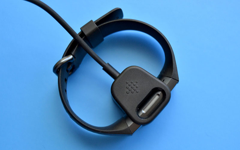 Cáp sạc Fitbit Charge 3