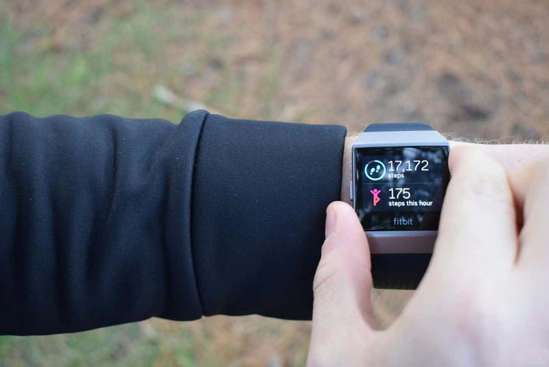 chạy bộ đường dài fitbit ionic