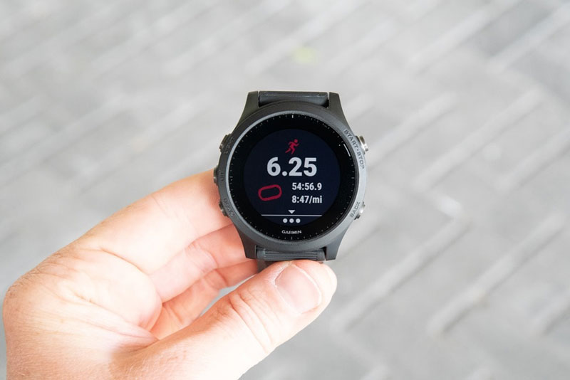 Đánh giá Garmin Forerunner 945