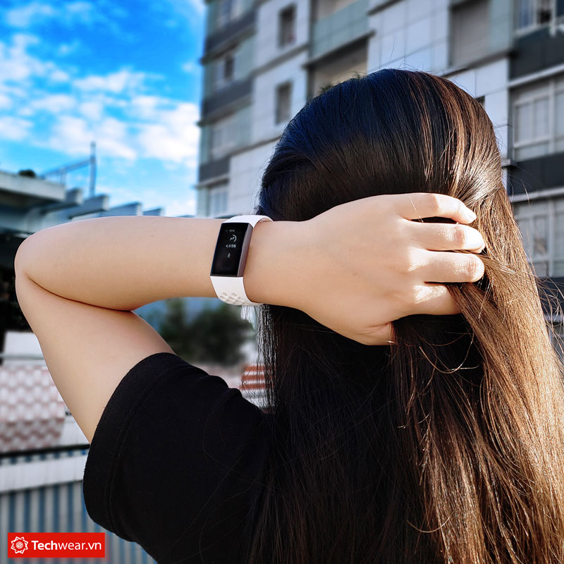 Vòng theo dõi sức khỏe Fitbit Charge 3 chính hãng TEchwear
