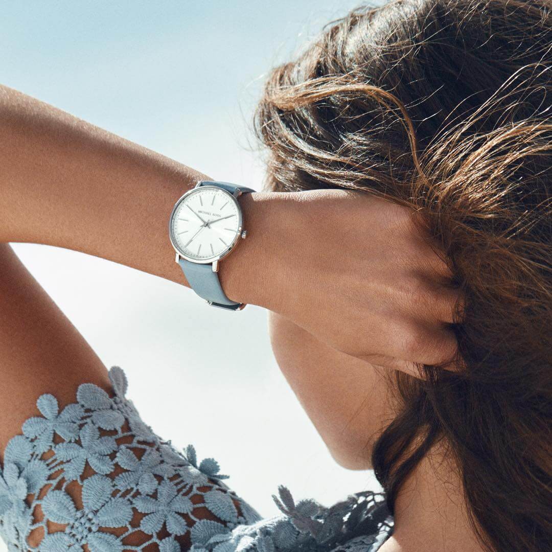 đồng hồ thông minh Michael Kors