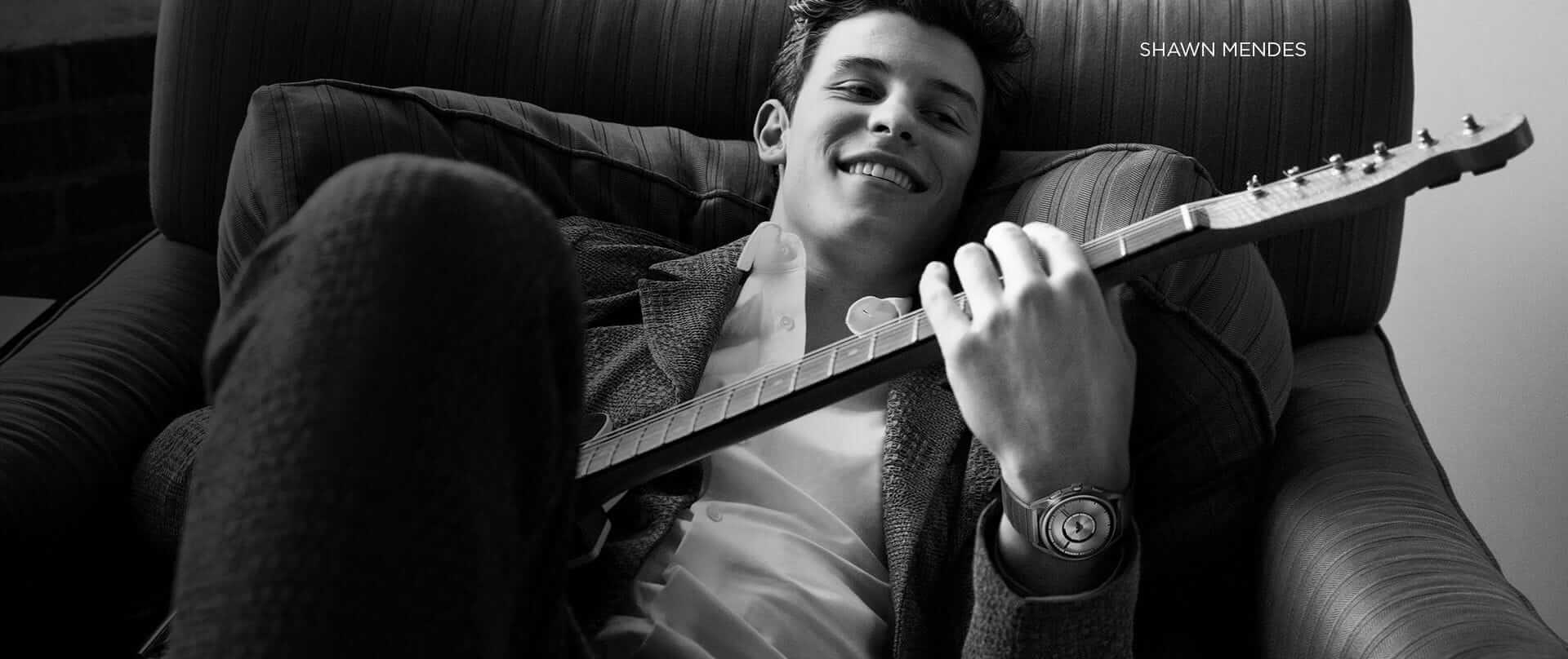 Đồng hồ thông minh Emporio Armani chính hãng