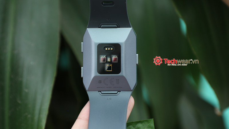 Đồng hồ thông minh Fitbit Ionic
