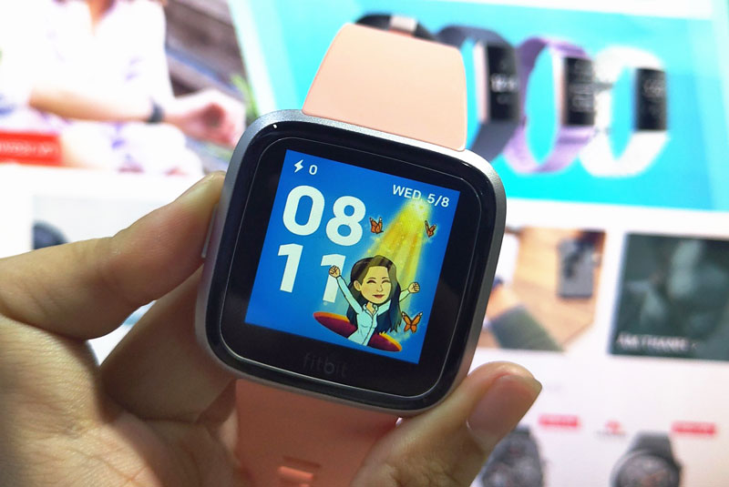 Hướng dẫn tạo mặt đồng hồ Bitmoji cho smartwatch Fitbit