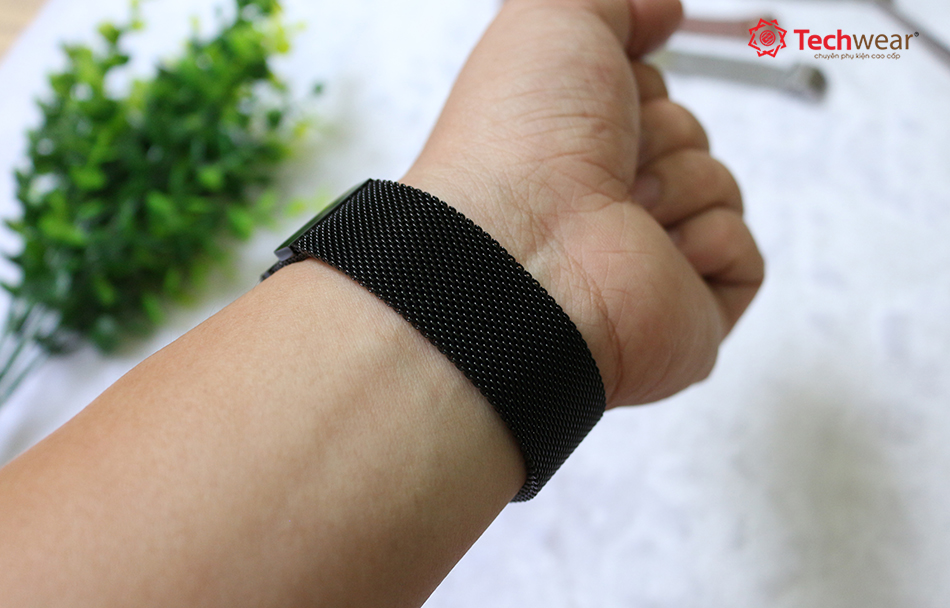 Mặt sau của dây đeo charge 2