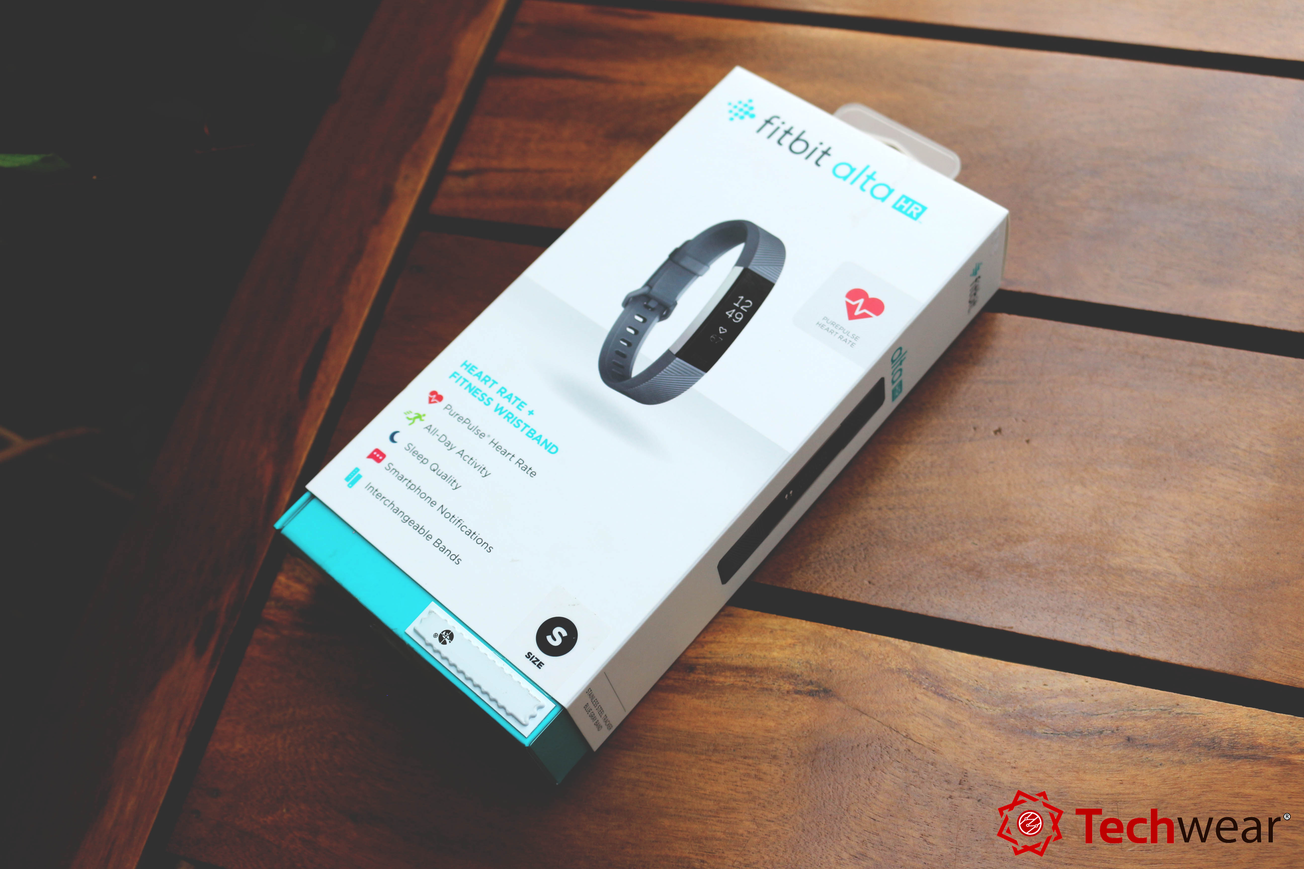 hình ảnh mở hộp đồng hồ fitbit alta hr chính hãng