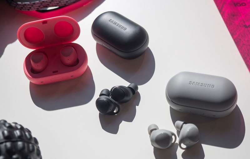 tai nghe không dây TechWear - Samsung Gear IconX 2018