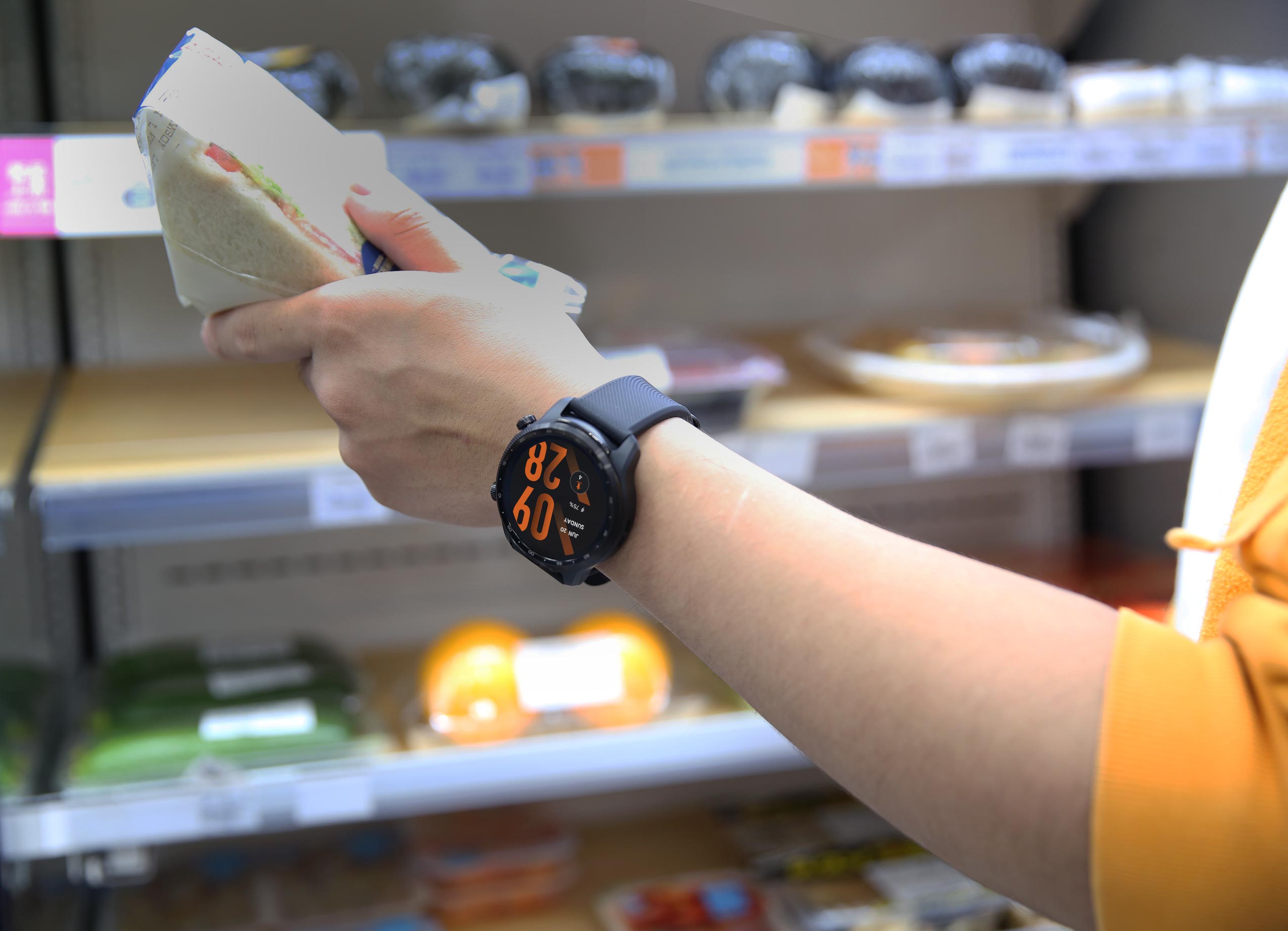 TicWatch Pro 3 Ultra GPS trên tay và những hình ảnh thực tế