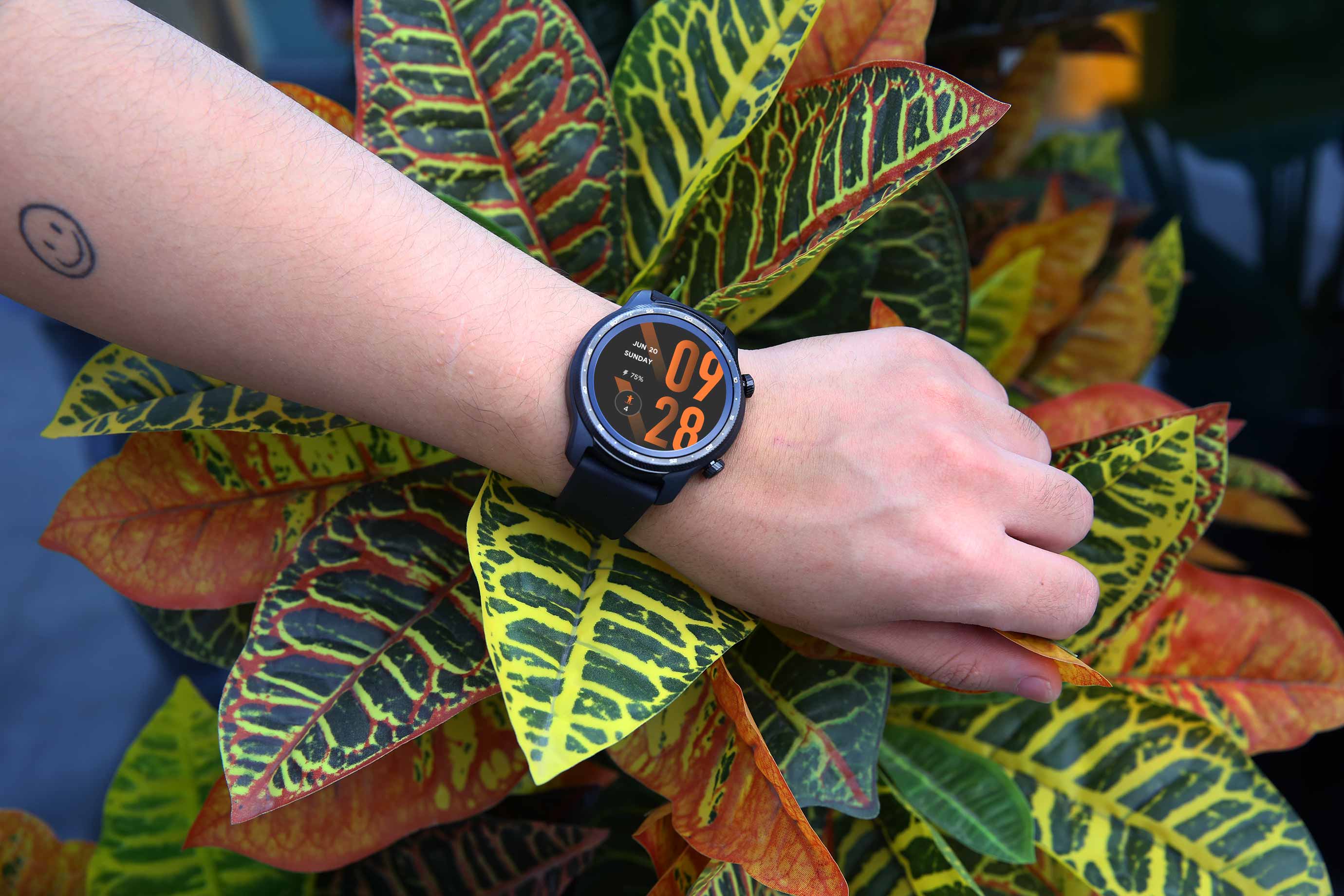 TicWatch Pro 3 Ultra GPS trên tay và những hình ảnh thực tế