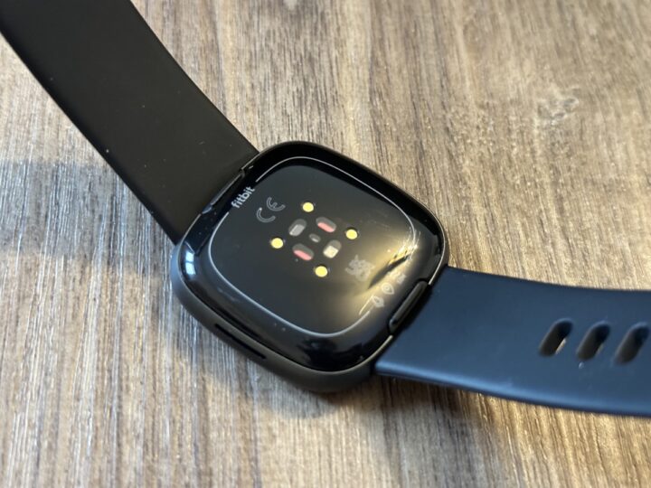 Đồng hồ Fitbit Versa 4