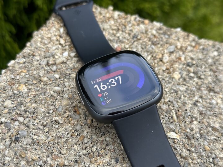 Đồng hồ Fitbit Versa 4
