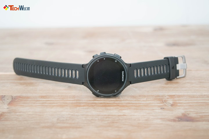 Garmin FR735XT thiết kế nhỏ gọn và chắc chắn