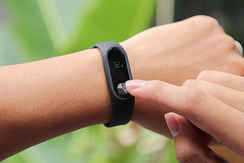 Vòng đeo tay theo dõi sức khỏe Xiaomi Mi Band 2