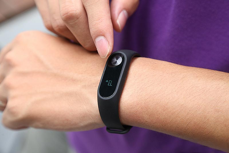 Vòng đeo tay theo dõi sức khỏe Xiaomi Mi Band 2