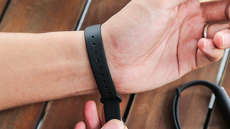 Vòng đeo tay theo dõi sức khỏe Xiaomi Mi Band 2