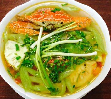Ghẹ nấu canh chua dọc mùng