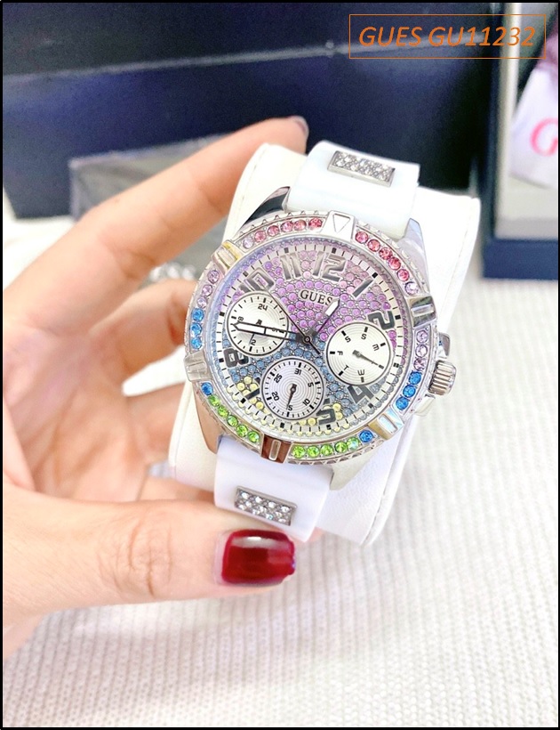 dong-ho-nu-guess-luxury-swarovski-7-mau-silicone-trang-dep-gia-re-timesstore-vn