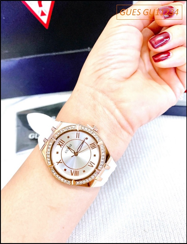 dong-ho-nu-guess-luxury-swarovski-rose-gold-silicone-trang-dep-gia-re-timesstore-vn