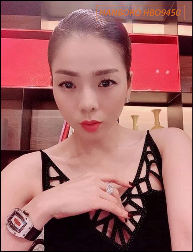 dong-ho-nu-hanboro-phien-ban-richard-mille-23-ty-le-quyen-mat-oval-swarovski-rose-gold-day-silicone-den-hotgirl-dep-gia-re-timesstore