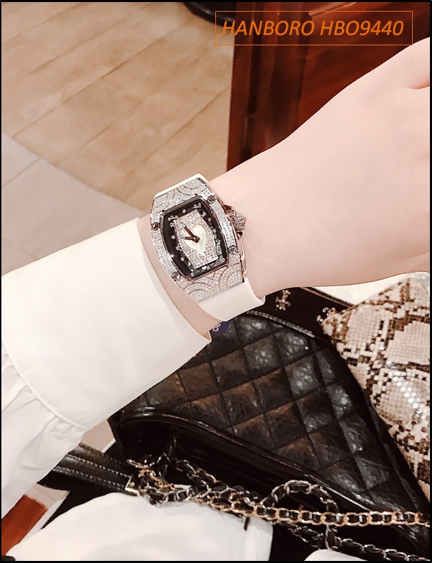dong-ho-nu-hanboro-mat-oval-swarovski-trai-tim-trang-day-silicone-trang-hotgirl-dep-gia-re-timesstore