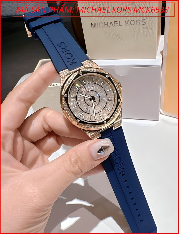 dong-ho-nu-michael-kors-lennox-three-hand-day-sillicone-xanh-timesstore-vn