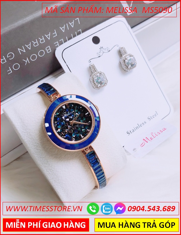 set-dong-ho-nu-melissa-mat-tron-dinh-da-swarovski-xanh-lac-tay-timesstore-vn