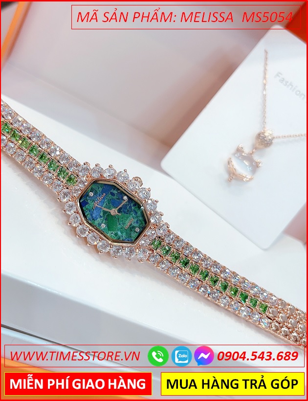 set-dong-ho-nu-melissa-mat-xanh-vong-tay-full-da-swarovski-rose-gold-vien-da-xanh-la-thoi-trang-dep-gia-re-timesstore-vn