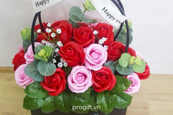 Giỏ hoa sáp thơm xinh xắn