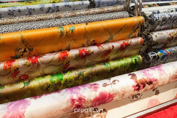 Tặng cô vải may áo dài là sự lựa thông minh và tinh tế