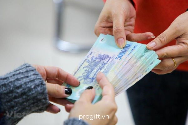 Tiền mặt là món quà thiết thực