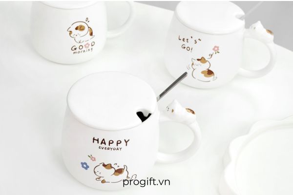 Bộ ly sứ đơn giản, thanh lịch có thể trở thành vật trang trí cho góc làm việc thêm xinh