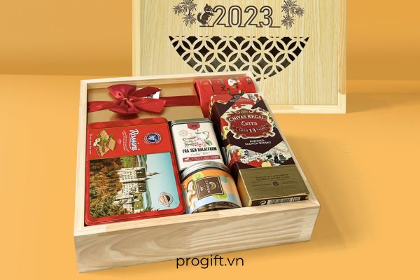 Hộp quà Tết bằng gỗ sang trọng
