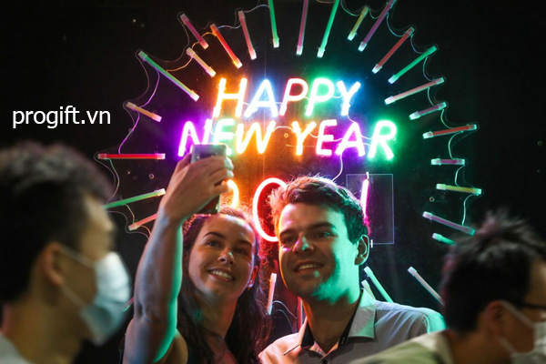 Gửi lời chúc mừng năm mới đến khách hàng, đối tác là một cách để tri ân