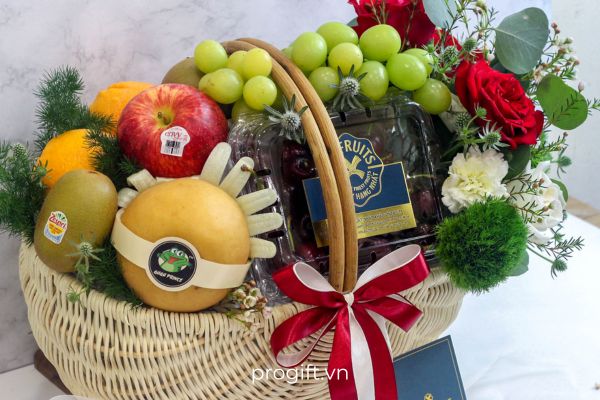 Giỏ quà thể hiện sự tôn trọng, quan tâm của người tặng đối với chủ quán