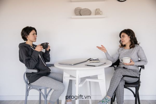 Doanh nghiệp nên khảo sát, tìm hiểu trước sở thích của nhân viên trước khi tặng