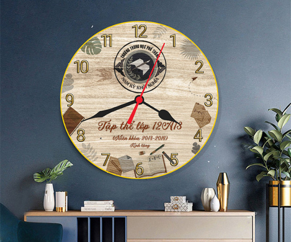 Với kiểu dáng đồng hồ này, khách hàng vừa trang trí vừa có thể xem giờ
