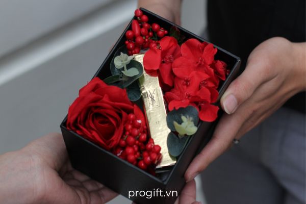 Có thể chọn son để tặng cô giáo nhân dịp sinh nhật