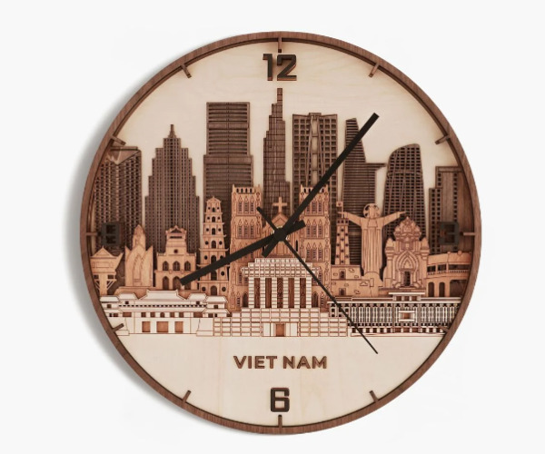 Mẫu đồng hồ gỗ được in quang cảnh TP Hồ Chí Minh