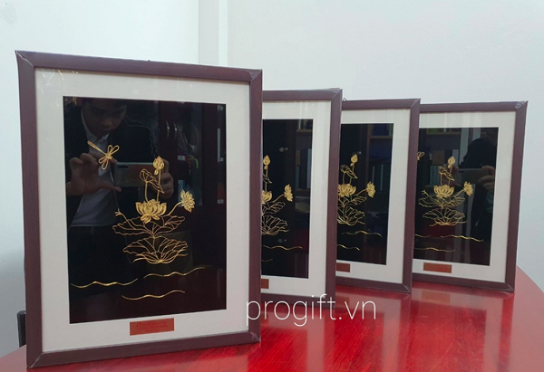 Mẫu tranh hoa sen đầy nghệ thuật