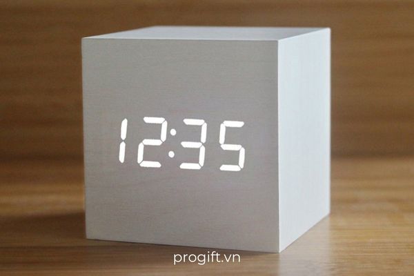 Đồng hồ tượng trưng cho sự thăng tiến, phát triển