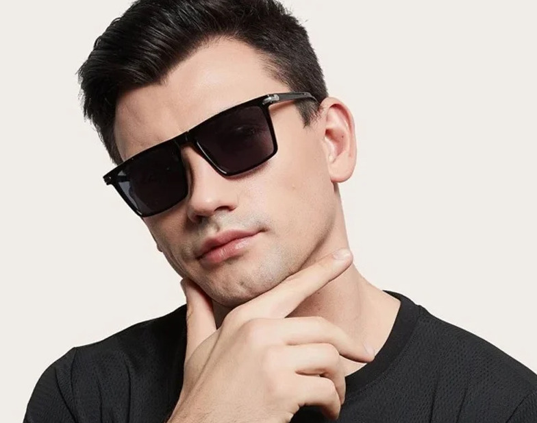 Kính mắt cho nam trung niên