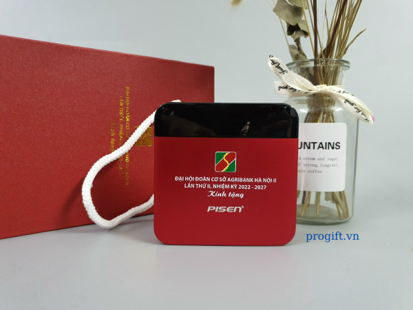 Pin sạc dự phòng là món quà kỷ niệm họp lớp thực tế