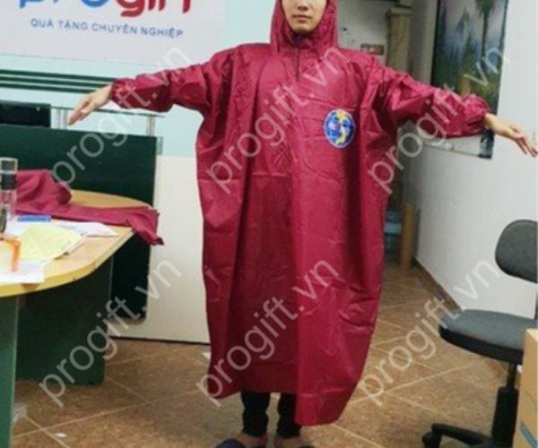 Áo mưa vải dù và vải nhựa PVC là phổ biến nhất khi dùng để in áo mưa