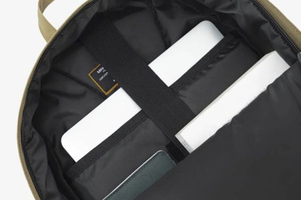 Chất liệu làm balo nên được lựa chọn kỹ lưỡng để đảm bảo độ bền và khả năng chống thấm