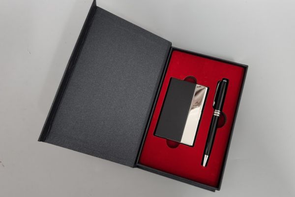 Bộ quà tặng doanh nghiệp phù hợp cho nhân viên